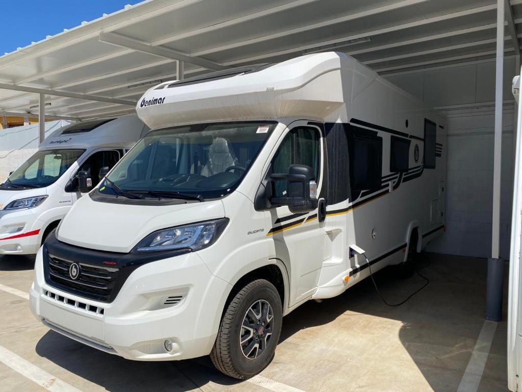 Magnifica Autocaravana Adria Matrix Axess 670Sl Granada Buitenkant foto